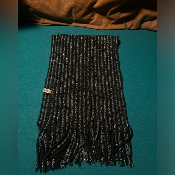 Handmade Scarf - Picture 2 of 3